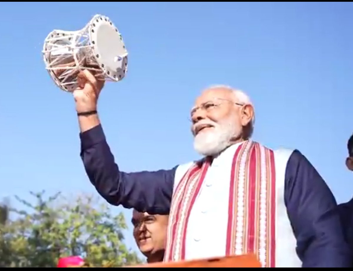 ShettySrl's tweet image. 🪷 A historic, unprecedented, and unforgettable moment ... 🪷

🪷 Wearing Bengal dhoti 
shri narendra modi ji !! 🪷

#PhotoOfTheDay