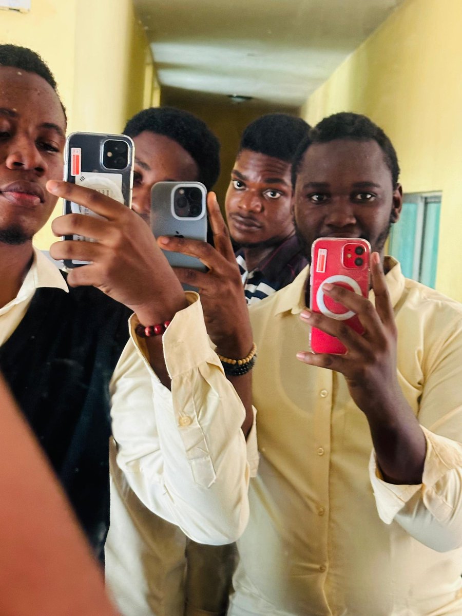 PhilipNnabuchi's tweet photo. This is the situation I am in now. 😭 
Trending on my Whatsapp now. 
My crime was simple. Going to school today and featuring in a group photo of iPhone users when I am not. 😢 

Someone even had the mind to add the description; "My friends," "Me."
Okay oooh. It's fine. https://t.co/r231nJNi4Q