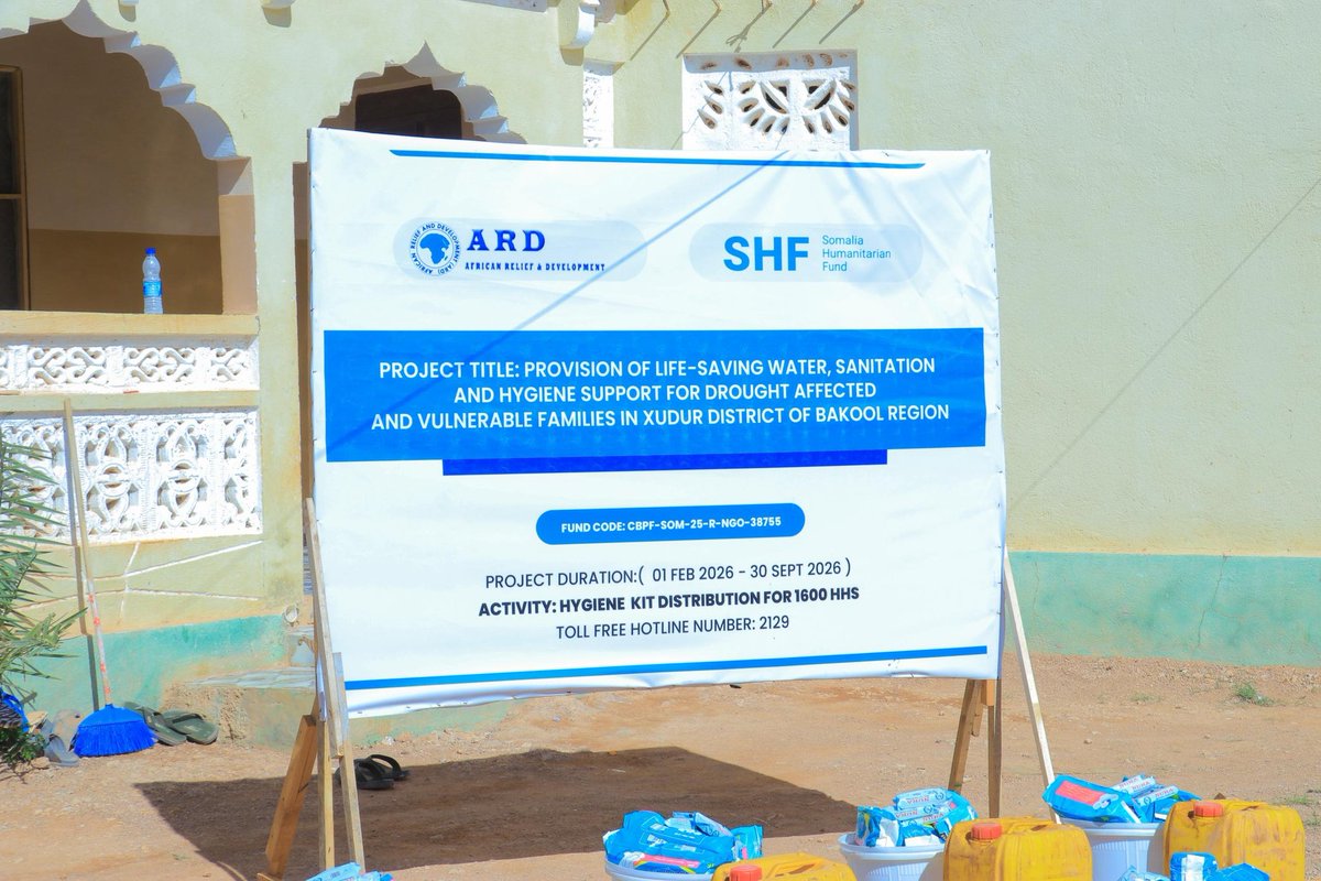 ardfeeds's tweet photo. 1/2)Thanks to @shf_somalia, we reached 400 vulnerable HHs in Gaabaneey Village,Huddur District, Bakool Region with life-saving hygiene kits.
Each kit contained:
✅ 20L jerrycan &amp; bucket.
✅ Soap.
✅ Water purification tablets
✅ Sanitation pads

These items protect families from https://t.co/N7oIfqwHyw