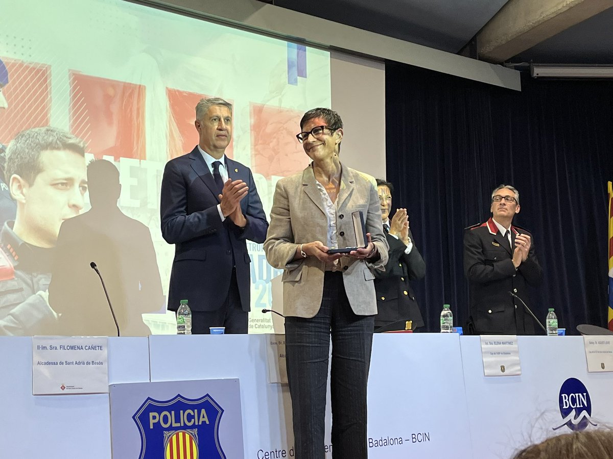 AdrianencaPC's tweet photo. Aquest matí, el nostre cap d’unitat, acompanyat d’un cap d’equip, ha assistit a l’acte de celebració del Dia de les Esquadres 2026 de l’ABP de Badalona i la CD de Sant Adrià de Besòs, celebrat al BCIN de Badalona. Agraïm la invitació a aquest acte. @AjSantAdria https://t.co/HO3c3Gcwpe