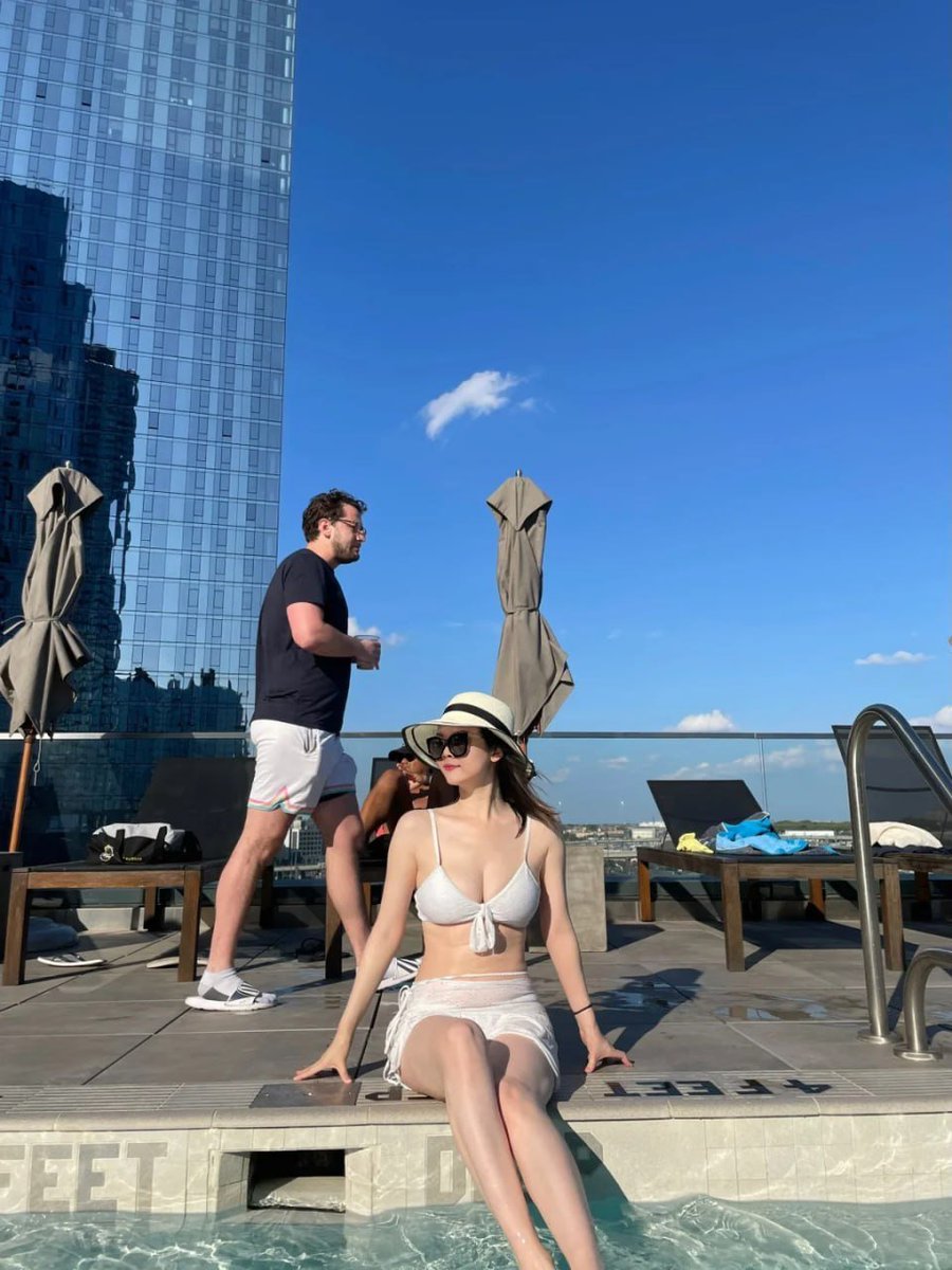 Christine5fzl's tweet image. #Relaxingvibes..
#Swimming 
I'm swimming right now. Who wants to join me?😜🤪