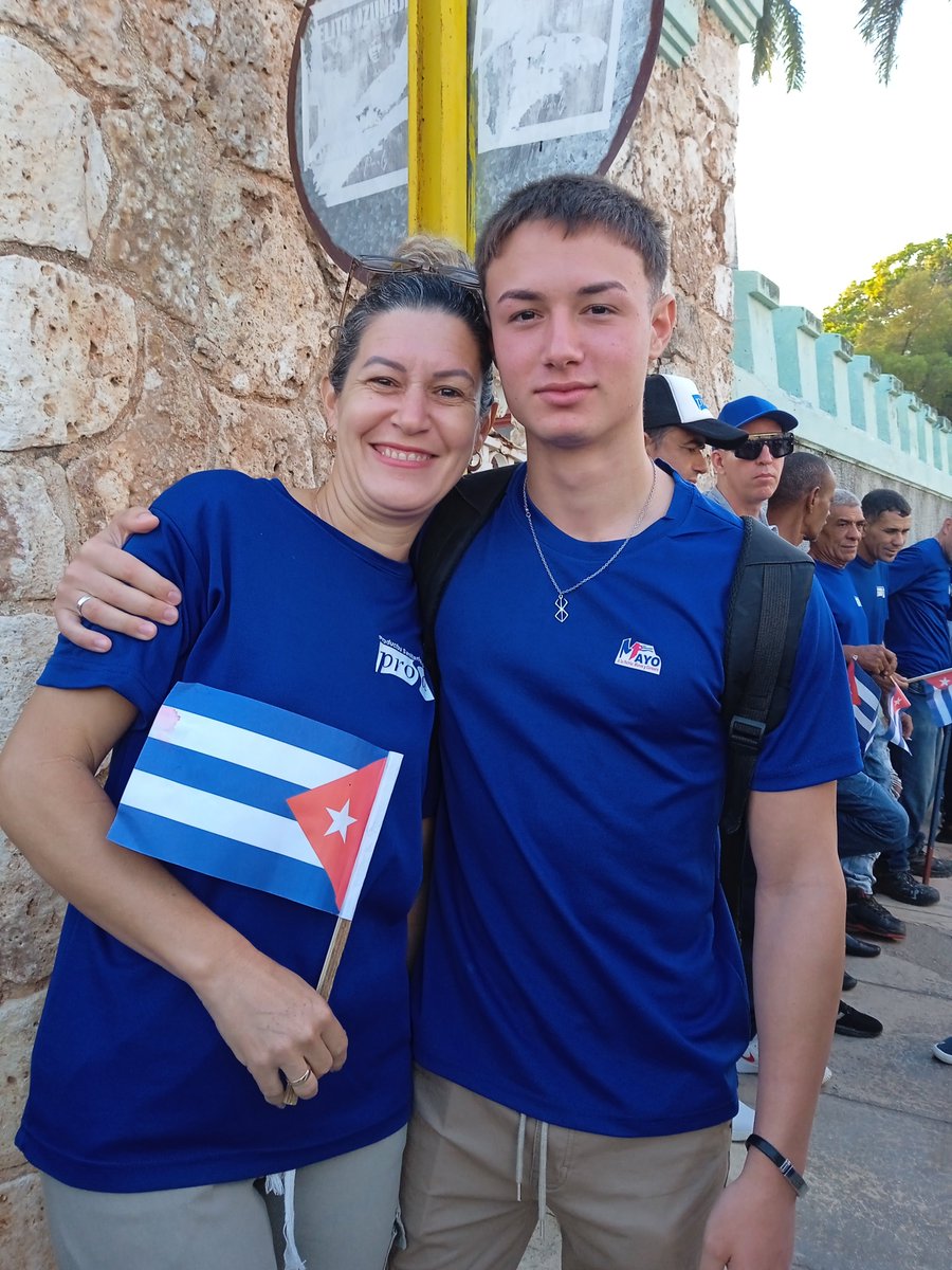 prosacuba's tweet photo. 📷Familia #PROSA en el #1DeMayo

El trabajo se celebra con Unión y que la esperanza se construye en Familia.

#IndustriasCuba
#GenteQueLePoneElAlma
#MatancerosEnVictoria https://t.co/3dr80nw7AM