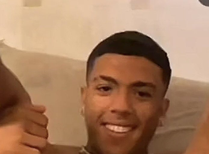 HaramMonde's tweet photo. il aime trop montrer son balle trou :  Adel 83 

https://t.co/h2JJb1adnS https://t.co/69x2DG7E6N