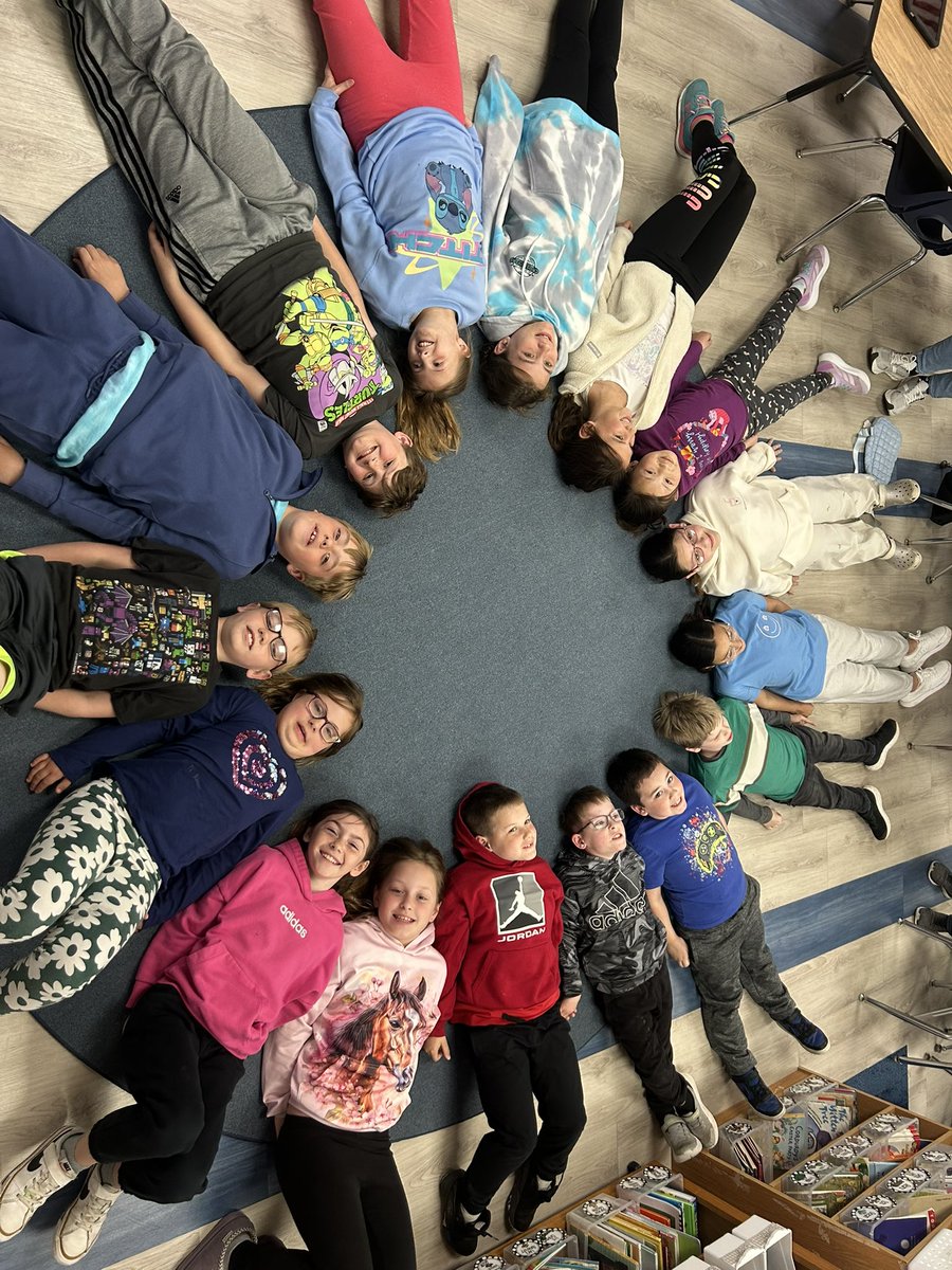 awlswa's tweet image. Friends Help Friends Shine! #BetterTogether ♥️