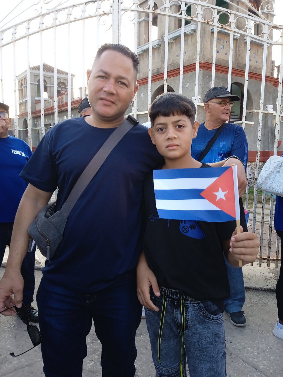 prosacuba's tweet photo. 📷Familia #PROSA en el #1DeMayo

El trabajo se celebra con Unión y que la esperanza se construye en Familia.

#IndustriasCuba
#GenteQueLePoneElAlma
#MatancerosEnVictoria https://t.co/3dr80nw7AM