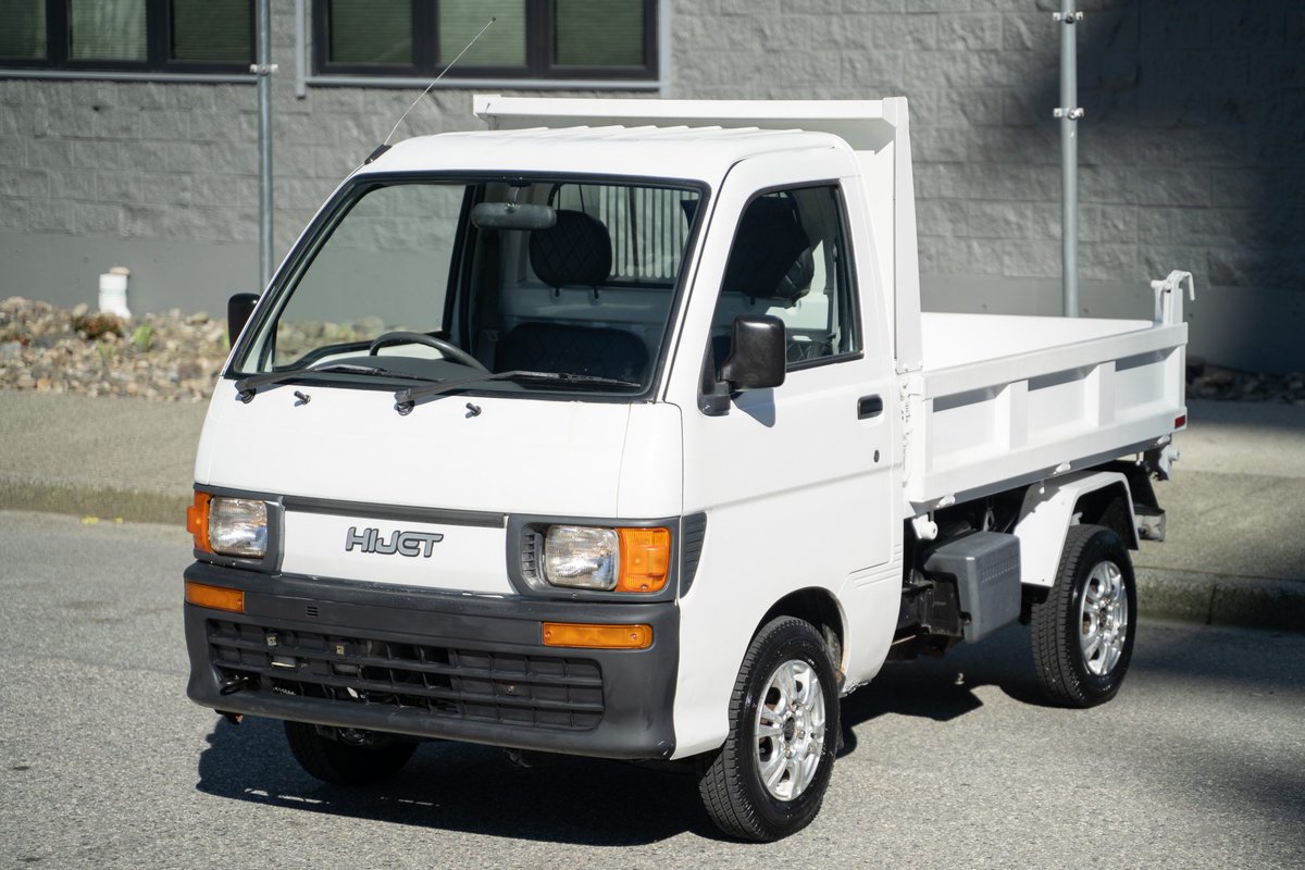 CarsBuyText's tweet image. Market Watch- bringatrailer.com-1996 Daihatsu Hijet Dump Truck 4×4 5-Speed at No Reserve: This 1996 Daihatsu Hijet is a right-hand-drive kei… dlvr.it/TSMmMB  Selling Yours? - Text List to 21002 #carsforsale #sellmyclassiccar #carforsale #sellmytruck #listyourcar