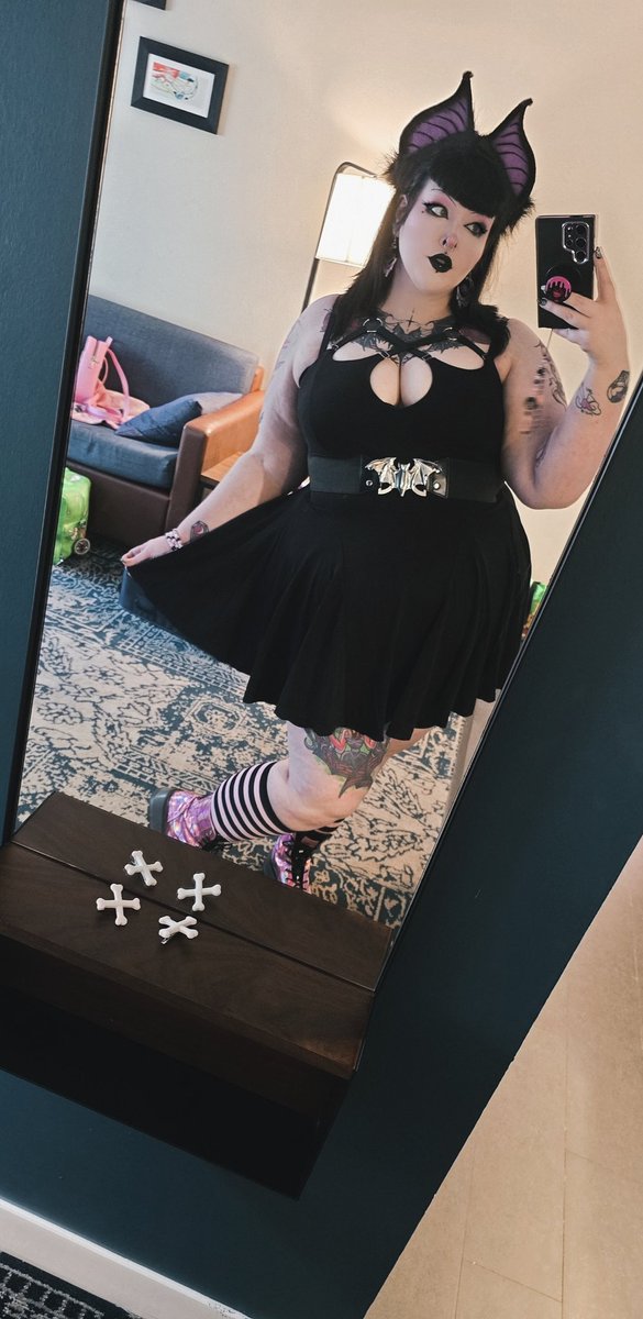 𝕭𝖆𝖙𝖟𝖞🩷🦇 Bat VTuber 🦇🖤 🔜 MOMOCON tweet media