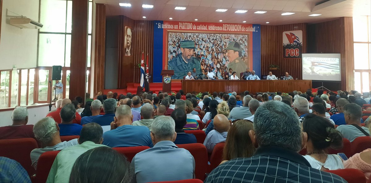 Marisol_PerezC's tweet photo. Con #HonorHolguinero participamos en intercambio con Katiuska Blanco sobre pasajes de la vida de #Fidel en el #AñoDelCentenario como homenaje a #100AñosConFidel. La @UHoCuba de @CubaMES presente. https://t.co/hZm21ZwRb6
