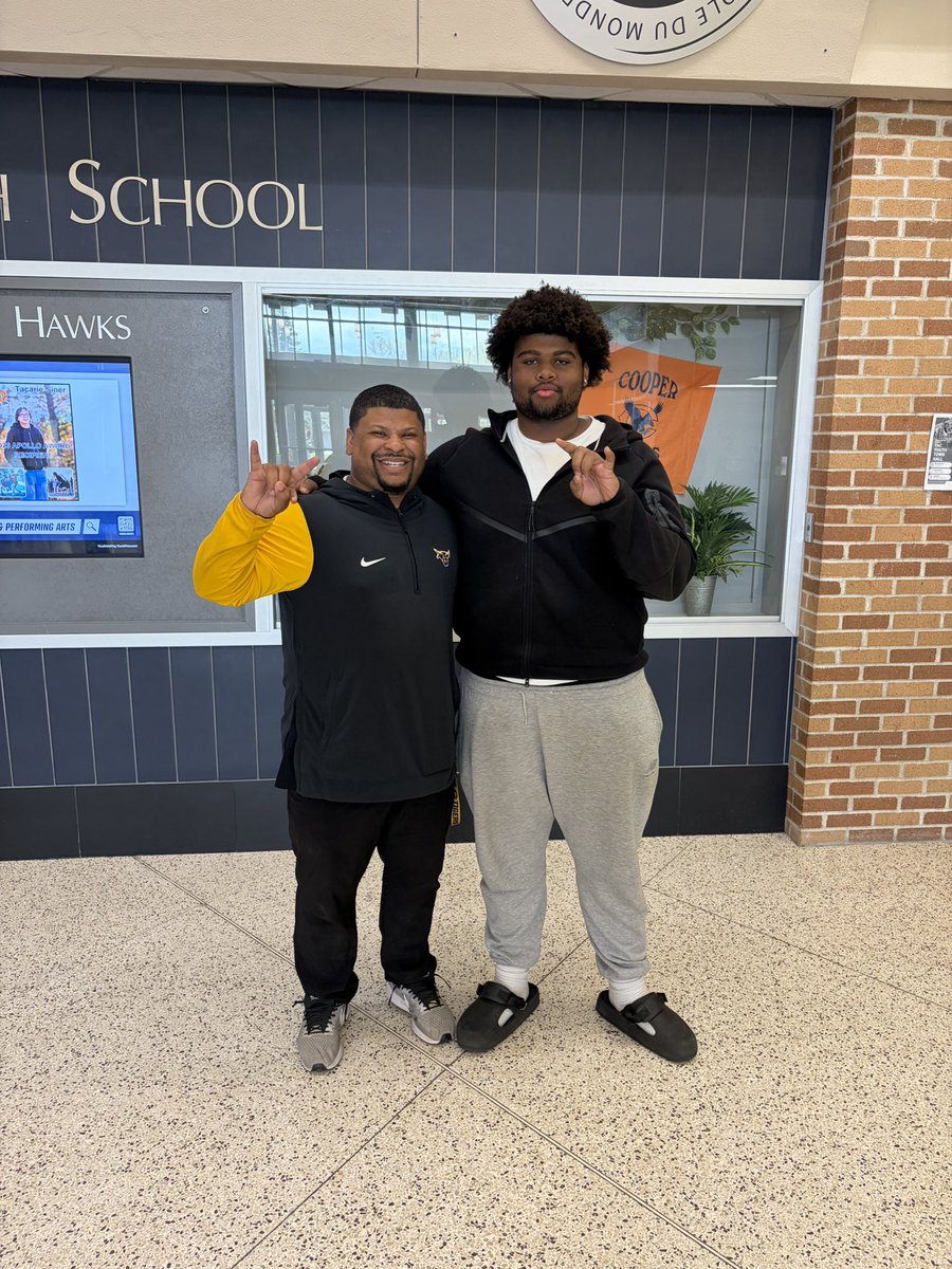 pjac2702's tweet photo. Big thanks to @Todd_Taylor28 for stopping by and talking to me in person can’t wait to come down to the camp and compete! @cooperhawksFB @MinnStFootball https://t.co/KS39ucLpNV