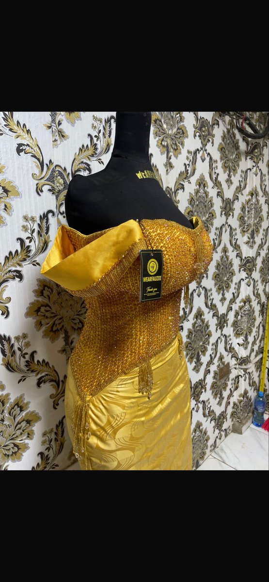 wearfauzee's tweet image. Elegance that speaks before you do ✨
If you’re ready to turn heads at your next event, let’s create your moment. 💛. We are readily available to take your order.

#bespoke #abujatailor #happyclient #nigerianfashiondesigner #womanpreneur