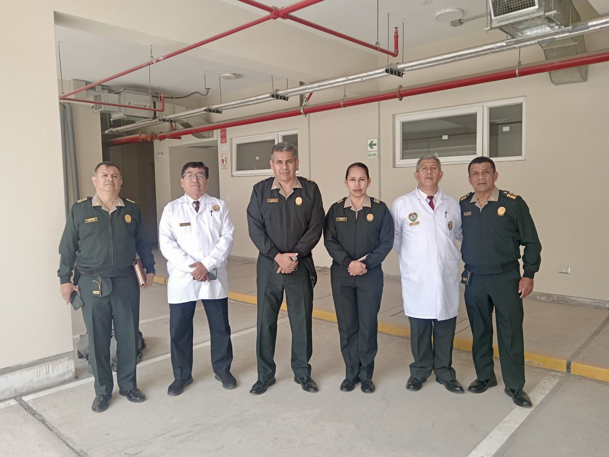 DIRCRIPNP's tweet photo. La Dirección de Criminalística fortalece su capacidad operativa en Arequipa.

El Gral. Carlos Vargas Mormontoy sostuvo reuniones con el Gobierno Regional para viabilizar el equipamiento del nuevo laboratorio de criminalística, próximo a inaugurarse.

#Criminalística #PNP https://t.co/608Y76rGeX