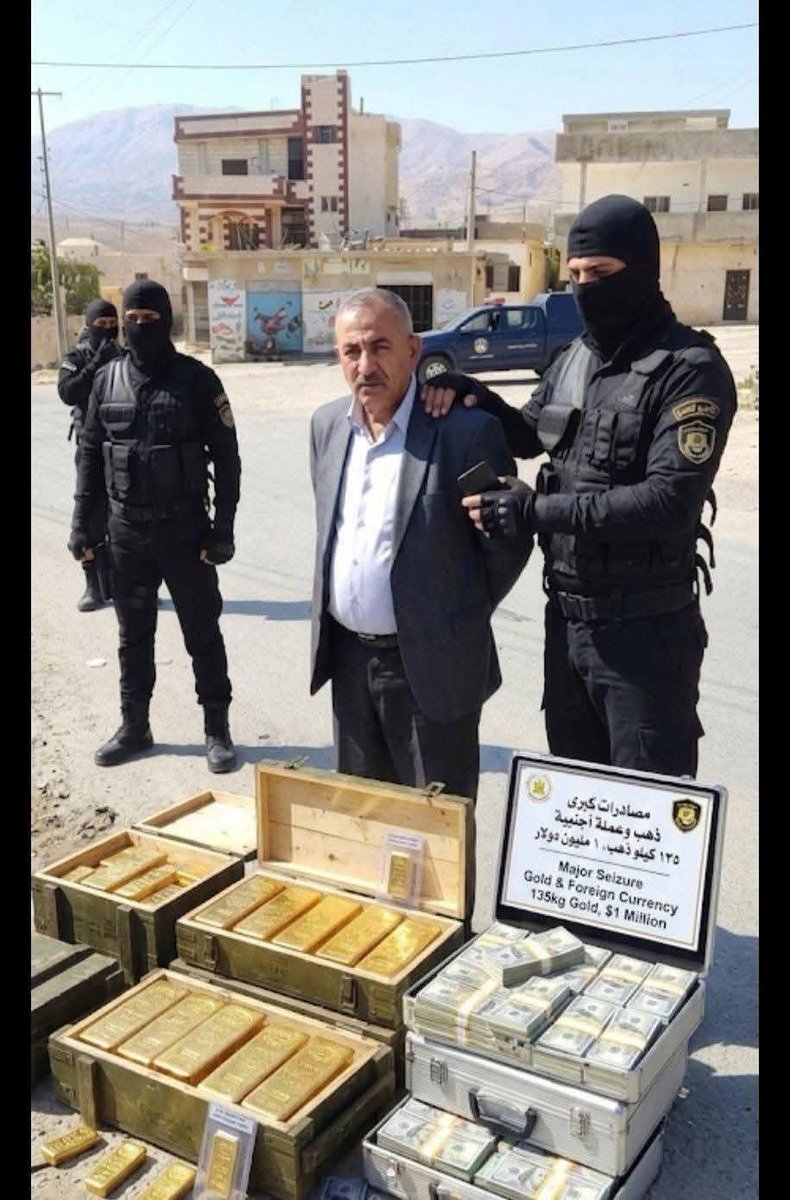 sinanmetis's tweet photo. #Suriye’de Devrik Lider Beşar Esed’in ordusunda görev alan  (SaSa 220 güvenlik birimi komutanı) Tuğgeneral Talal El- Ali Bir Milyon dolar ve 135 kg altınla yakalandı.

Esed’in adamları iflas eden ülkenin imkanlarını hala ellerinde bulunduruyor.. Bazen paravanlar aracılığıyla! https://t.co/1xLnQob3rc