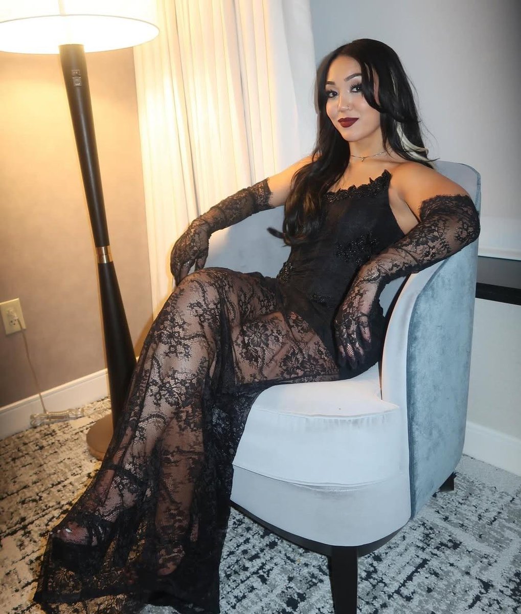 TheProdigySimp's tweet photo. Love how you can see her feet and sexy legs under the lace 
🥵🥵🤤 https://t.co/NgQKYsPMK9