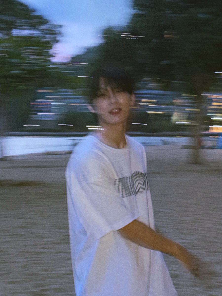 사랑 없이 사는 게 왜 그렇게 어려울까요

#HOJUN #호준
#NTX #엔티엑스