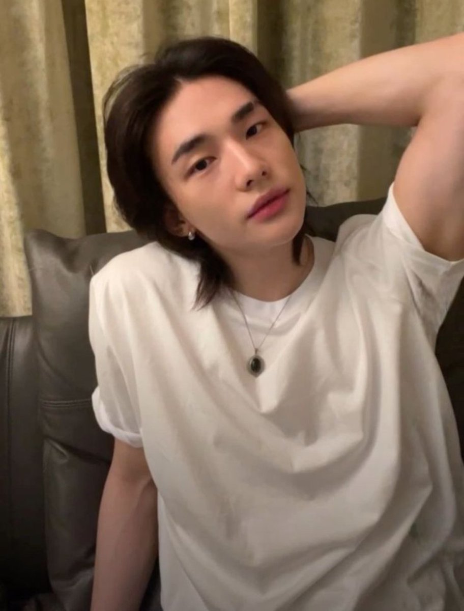 s_imgae's tweet photo. Don't play with food, Hyunjin-ah!

♡hyunibini 🥟🐷🐰
♡ 3.5k | E
♡ university au, pwp, top chngbn, bttm hynjn, exhibitionism, inappropriate use of whipped cream
♡ hynjn makes chngbn pick between him and food.

this is my 1st fic yall pls be nice

https://t.co/S9jgrAqcqS https://t.co/mC5U66qTi4