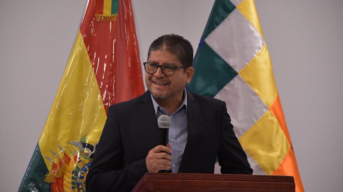 SenadoBolivia's tweet image. |⚽#Bolivia ya tiene equipo para el Street Child World Cup 2026.
El #Senado, junto a la #FundaciónAlalay, presentó a las 10 adolescentes que representarán al país en México.
Llegan tras meses de formación en liderazgo, desarrollo personal y fútbol, listas para competir.