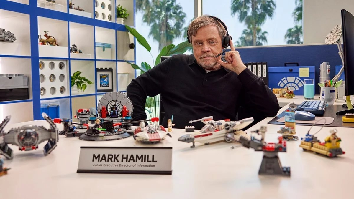 nerdist's tweet image. Mark Hamill is the LEGO Group’s J.E.D.I. (Junior Executive Director of Information) nerdist.com/article/mark-h…
