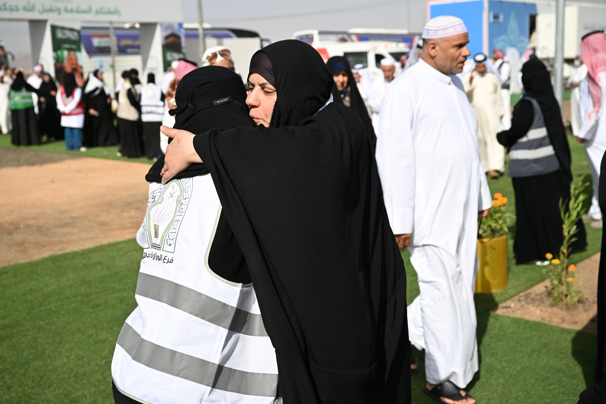 ahmadalmuhsn's tweet photo. بمتابعة وحرص سمو #أمير_منطقة_حائل، وعلى العهد، تواصل #مدينة_الحجاج_في_حائل أداء دورها، ضمن منظومة عمل متكاملة لخدمة حجاج بيت الله الحرام اثناء مرورهم بمنطقة #حائل.
#حج_1447هـ 
#حياكم_الله https://t.co/YHBuLxImCn