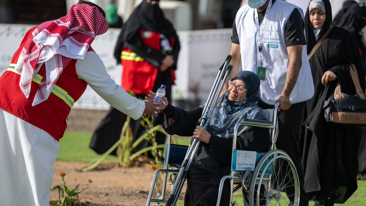 ahmadalmuhsn's tweet photo. بمتابعة وحرص سمو #أمير_منطقة_حائل، وعلى العهد، تواصل #مدينة_الحجاج_في_حائل أداء دورها، ضمن منظومة عمل متكاملة لخدمة حجاج بيت الله الحرام اثناء مرورهم بمنطقة #حائل.
#حج_1447هـ 
#حياكم_الله https://t.co/YHBuLxImCn