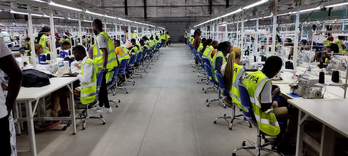 pyakpangbe's tweet image. Le #Togo accélère son industrialisation avec la plateforme d’ #Adétikopé, un #hub stratégique qui attire investissements, crée des emplois et transforme localement les matières premières pour booster l’économie nationale.