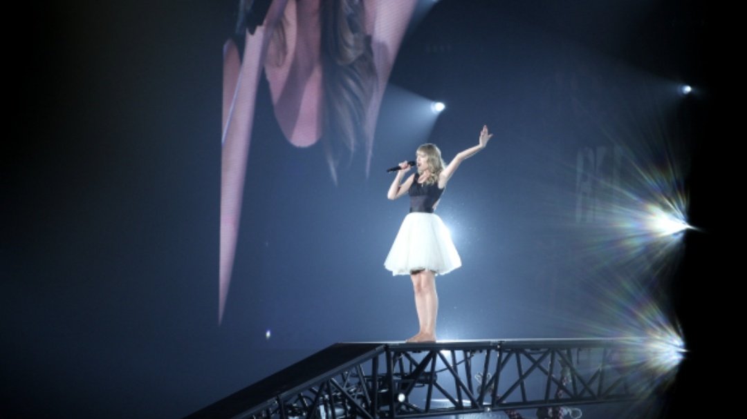 Taylor daily throwback tweet media