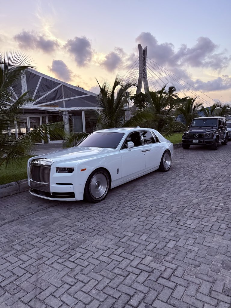 BConceptNgevent's tweet image. Something legendary just rolled through BICS 😮‍💨 @DONJAZZY Rolls‑Royce—captured this quick video. 🔥 #BICS #Lagos #RollsRoyce