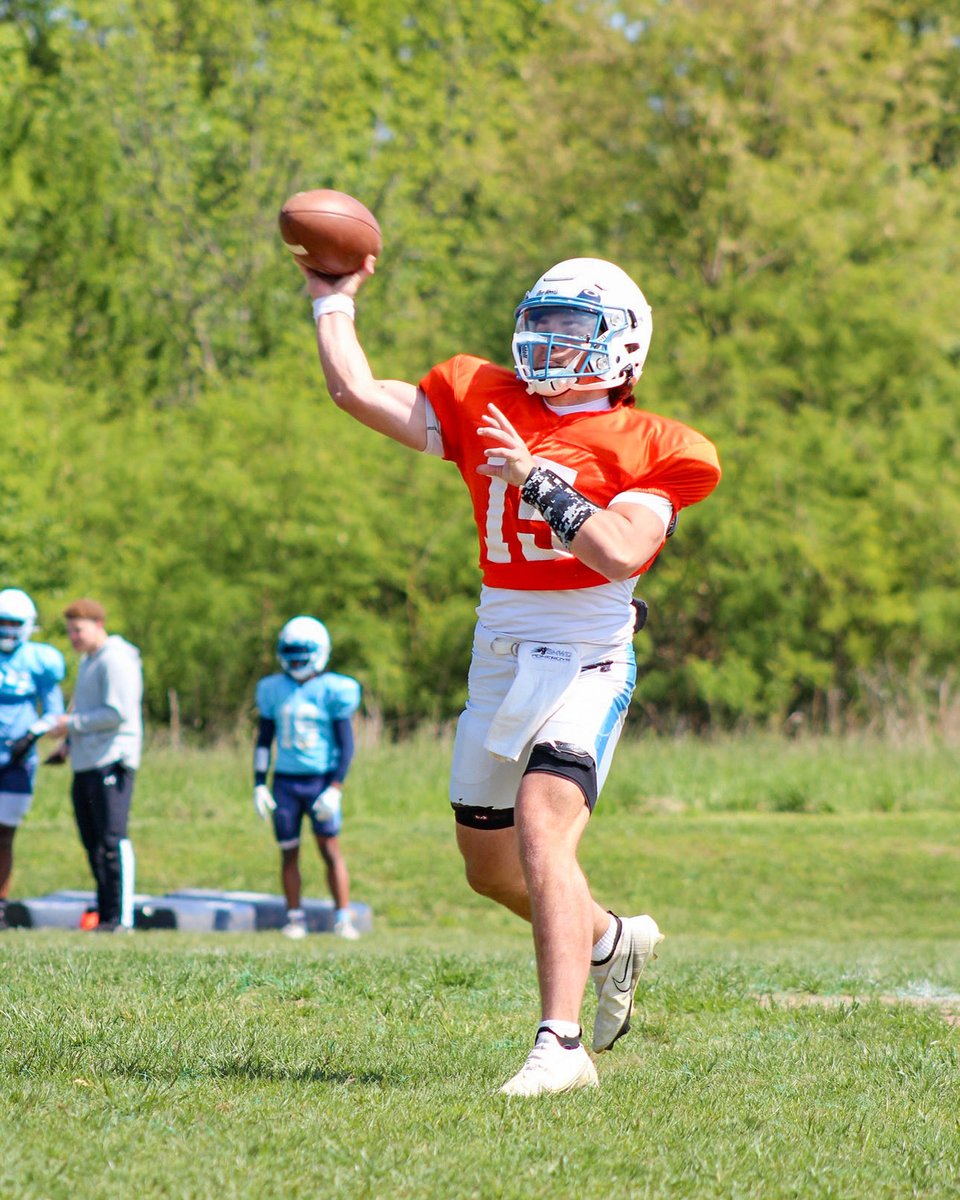 Saint Mary-of-the-Woods College Football tweet media