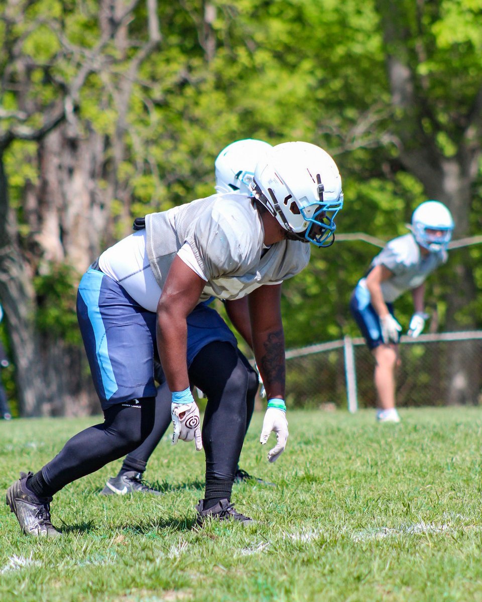 Saint Mary-of-the-Woods College Football tweet media