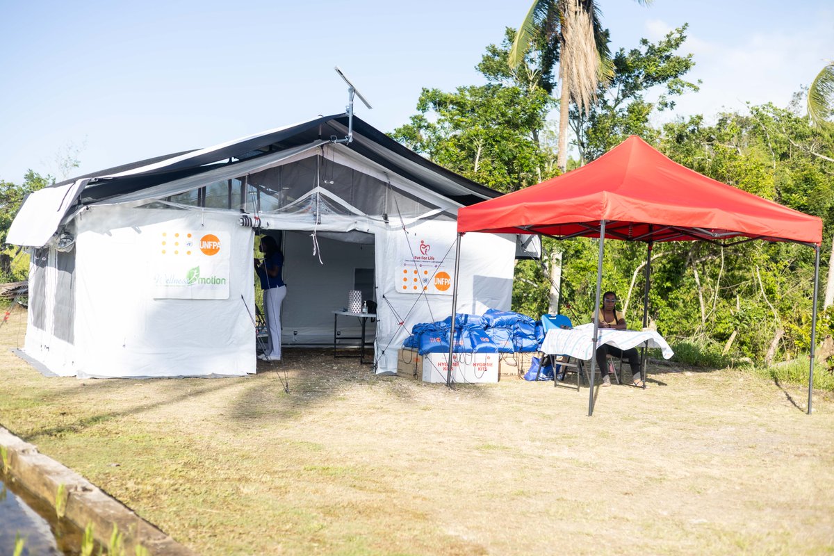 UNFPACaribbean's tweet image. History was made in Clarks Town, Trelawny🇯🇲 

For the first time, a UNFPA-supported Women &amp;amp; Girls Safe Space is fully activated in #Jamaica — bringing life-saving, trauma-informed care to women &amp;amp; girls in crisis.

Safe spaces save lives. Share this. 👇

#EndGBV @eveforlifeja