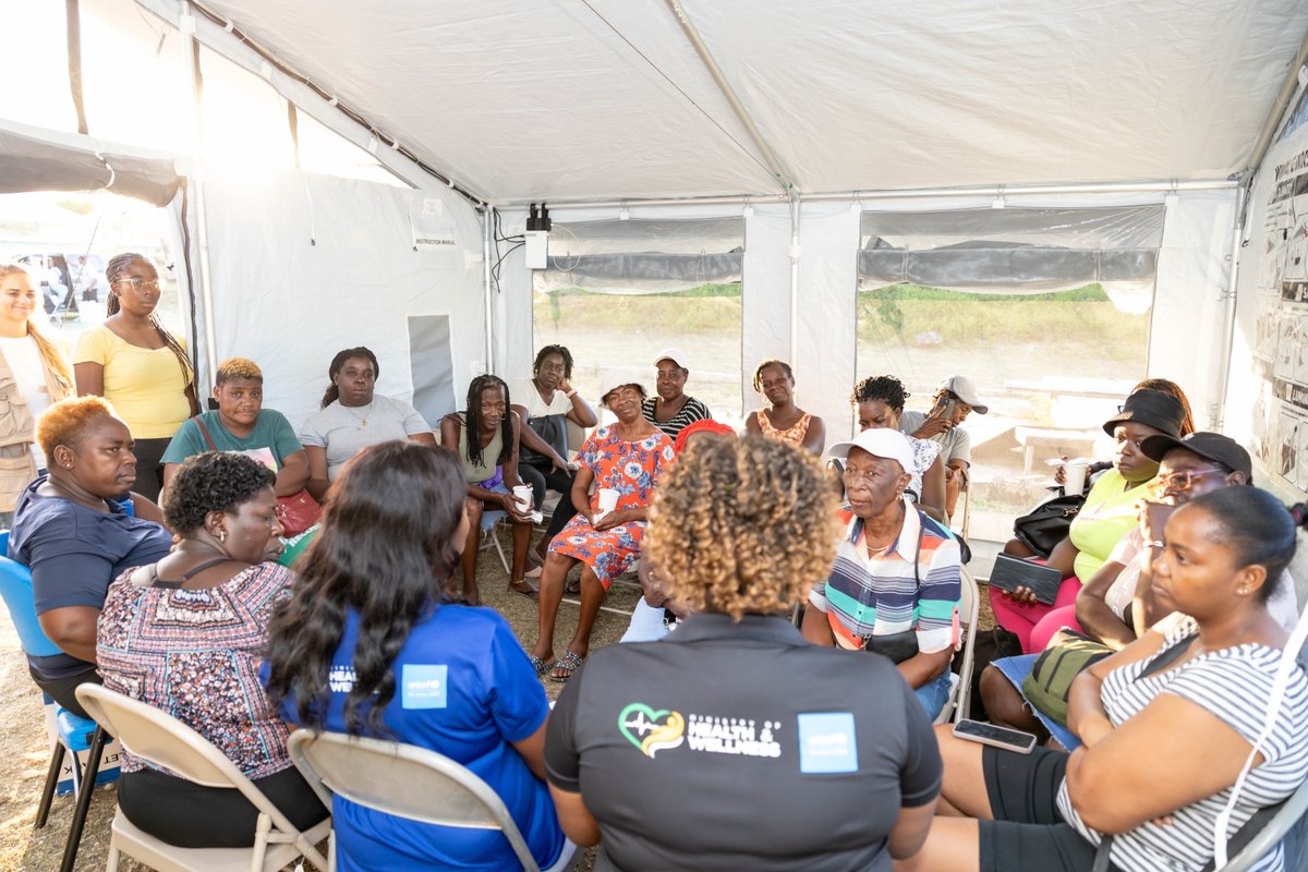 UNFPACaribbean's tweet image. History was made in Clarks Town, Trelawny🇯🇲 

For the first time, a UNFPA-supported Women &amp;amp; Girls Safe Space is fully activated in #Jamaica — bringing life-saving, trauma-informed care to women &amp;amp; girls in crisis.

Safe spaces save lives. Share this. 👇

#EndGBV @eveforlifeja