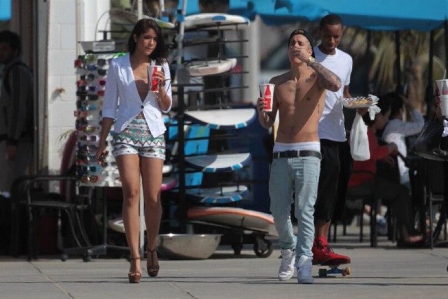 JDBieberDumps's tweet photo. Justin Bieber and Yovanna Ventura spotted at Venice Beach in Los Angeles, California
(May 5, 2014) https://t.co/Hu9FLgKenx