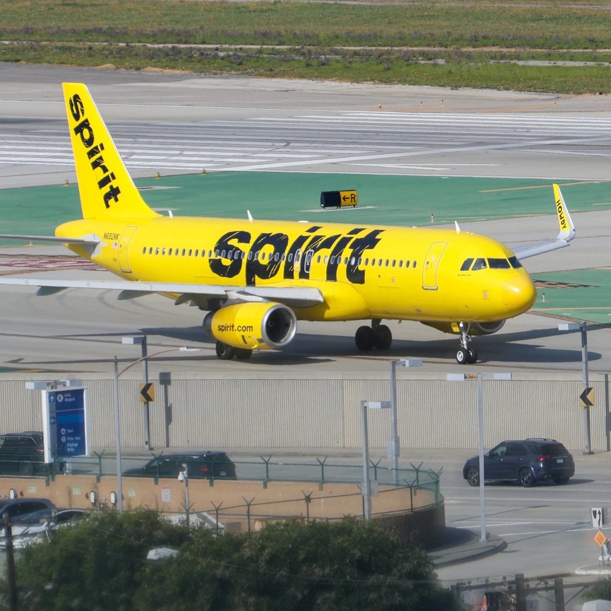 CSGO500's tweet photo. Gabe Newell has purchased Spirit Airlines ✈️ 

The company recently almost underwent a shutdown but the Valve CEO was able to purchase the business on time. https://t.co/NMkrpX7PvB