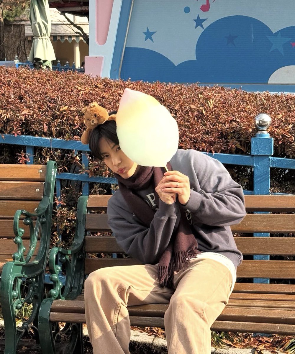lerfectvernon's tweet photo. Coasters and cotton candy and you 💖 

#theboyz #tbsd #deobiselcaday #thebselcaday #thebshot #eric #EricSohn #FindingDeobi #DEOBI @EricSohn_S2 ❣️ https://t.co/OOLpvupUUo