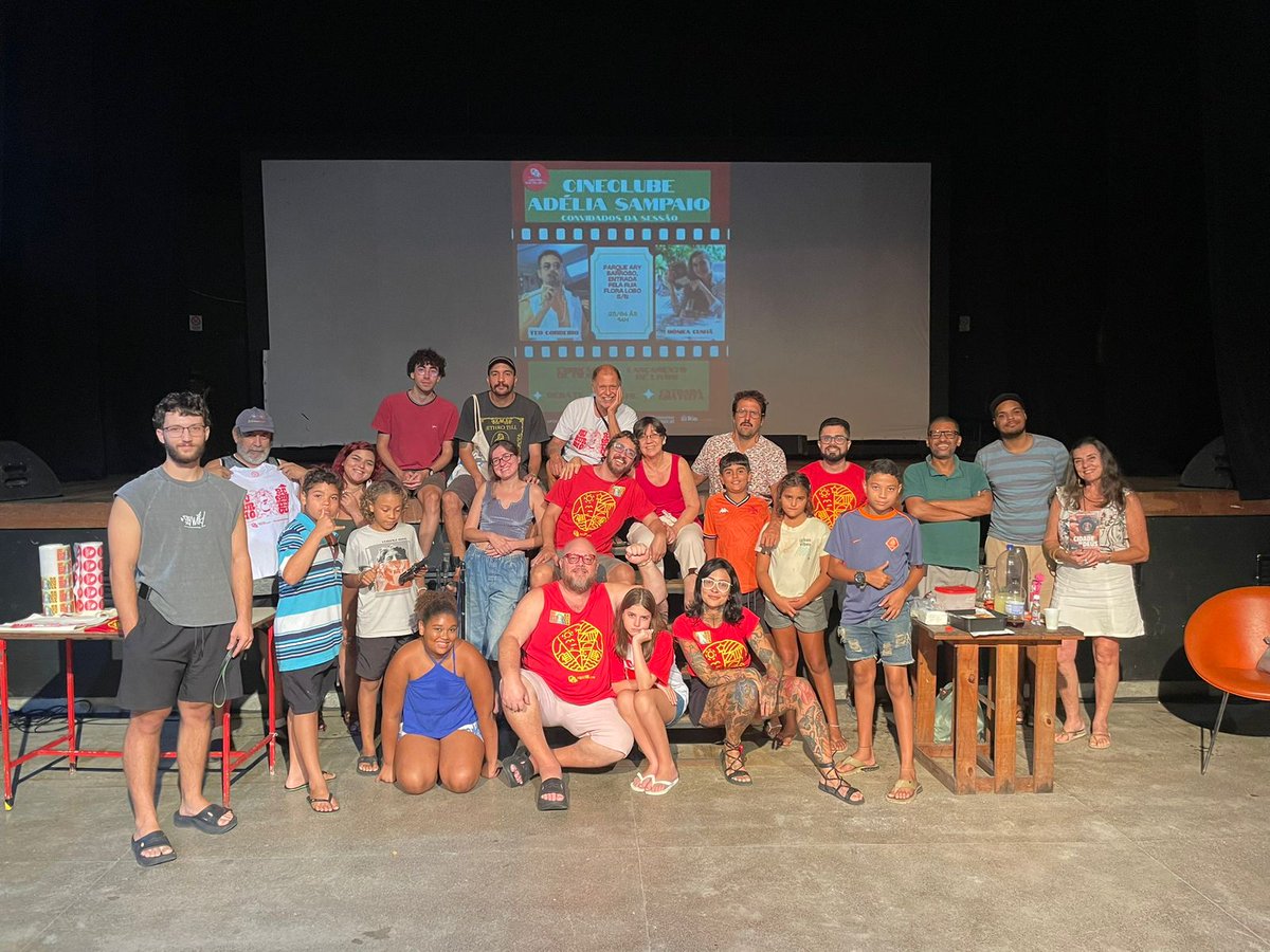 cspenhacircular's tweet photo. Registros do último cineclube Adélia Sampaio, no dia 25/04 na Arena Dicró:

Conversamos sobre a cultura popular carioca com o filme "(En)Cantos da Penha" de Téo Cordeiro e do livro "Cidade de Deus" de Mônica Cunhã 

Nossa próxima sessão é dia 30/05 na arena Dicró. Fiquei ligado! https://t.co/sVtVMfxnvT