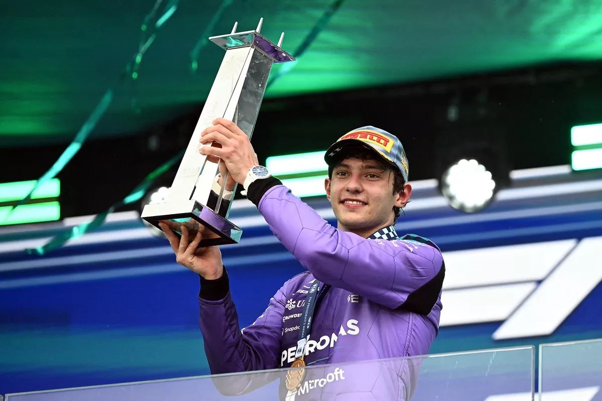 UmaronCars's tweet image. BACK-TO-BACK-TO-BACK, KA ONLY EVER F1 DRIVER TO GET 1ST 3 WINS CONSECUTIVELY FROM 1ST 3 POLES BY HOLDING OFF WC LN THUS BAGGING W IN WONDERFULLY GRIPPING MIA GP!!!!!!
😮💫🤙⚡️😮‍💨🏆🌟🏆🌟🏆😮‍💨⚡️🤙💫😮

#KimiAntonelli #Antonelli #Mercedes #MiamiGP #Formula1 #F12026 #F1 @MercedesAMGF1