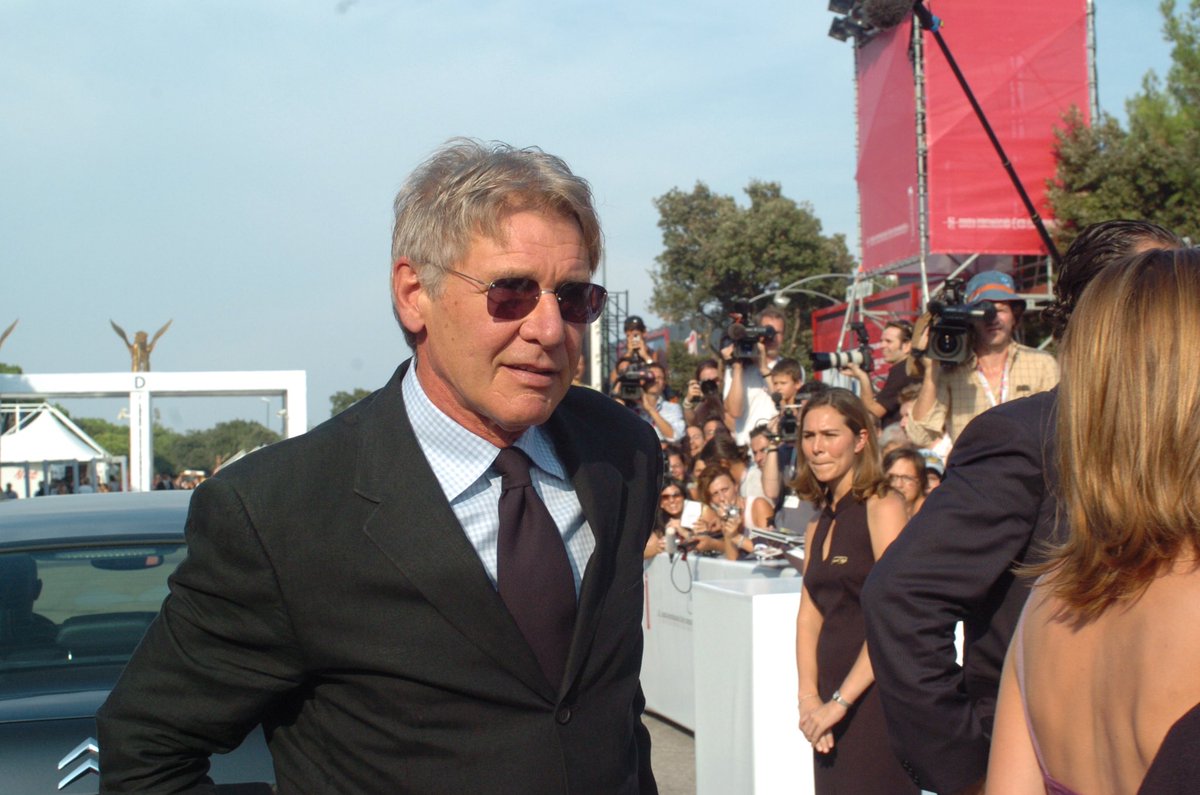 la_Biennale's tweet image. A long time ago, in a galaxy not so far away… #Venice ✨ From the sands of Tatooine to the Red Carpet of the Lido, @starwars has enjoyed its share of cinematic moments at the #BiennaleCinema. The Force has certainly been strong here.

Since 1980, #StarWars has brought true