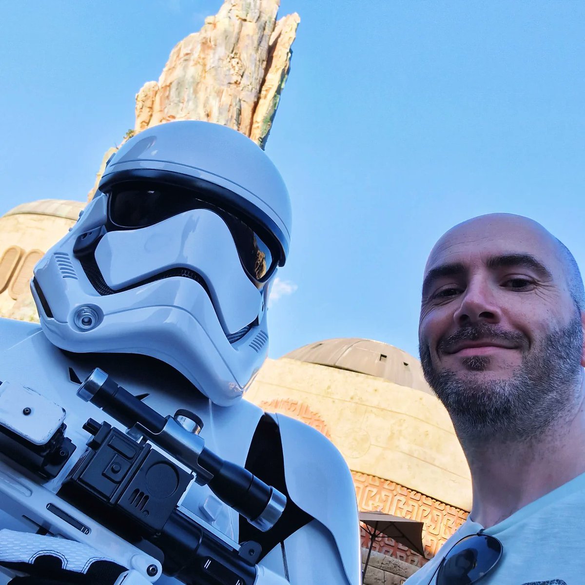 ThemeParkRT's tweet image. Happy Star Wars Day!

Oh how I'd love to be back at Galaxys Edge again!

@WaltDisneyWorld 
@starwars 
#starwars 
#disney
#maythe4th 
#galaxysedge 
#riseoftheresistance 
#waltdisneyworld
#hollywoodstudios