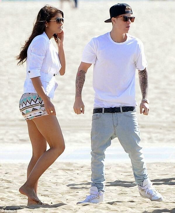 JDBieberDumps's tweet photo. Justin Bieber and Yovanna Ventura spotted at Venice Beach in Los Angeles, California
(May 5, 2014) https://t.co/J5frKTnExT
