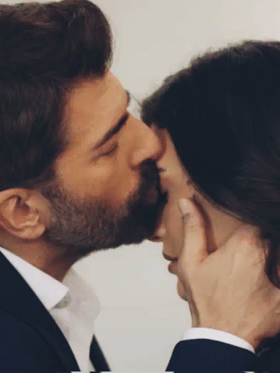 ___nerom's tweet photo. "Bilseydim ayrılık var,
Öperdim gözlerinden.."🌷💜
#OrHir #Esaret https://t.co/z5rvlD0ufQ
