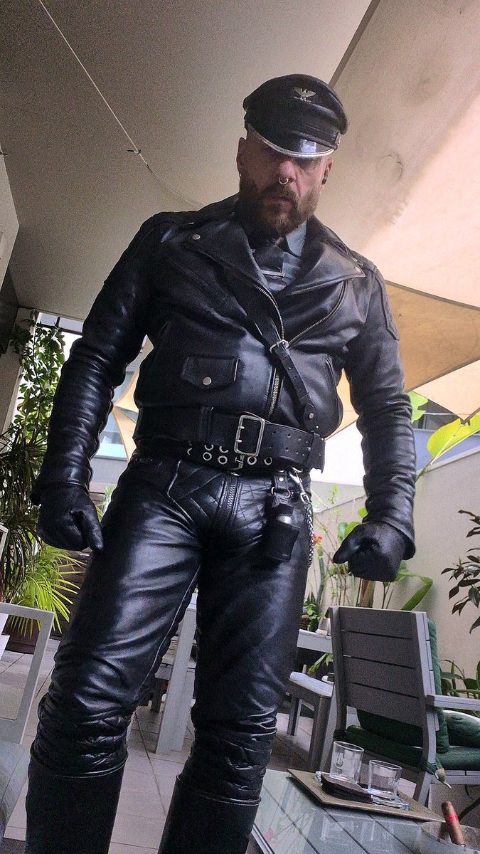 LeatherFrank tweet media