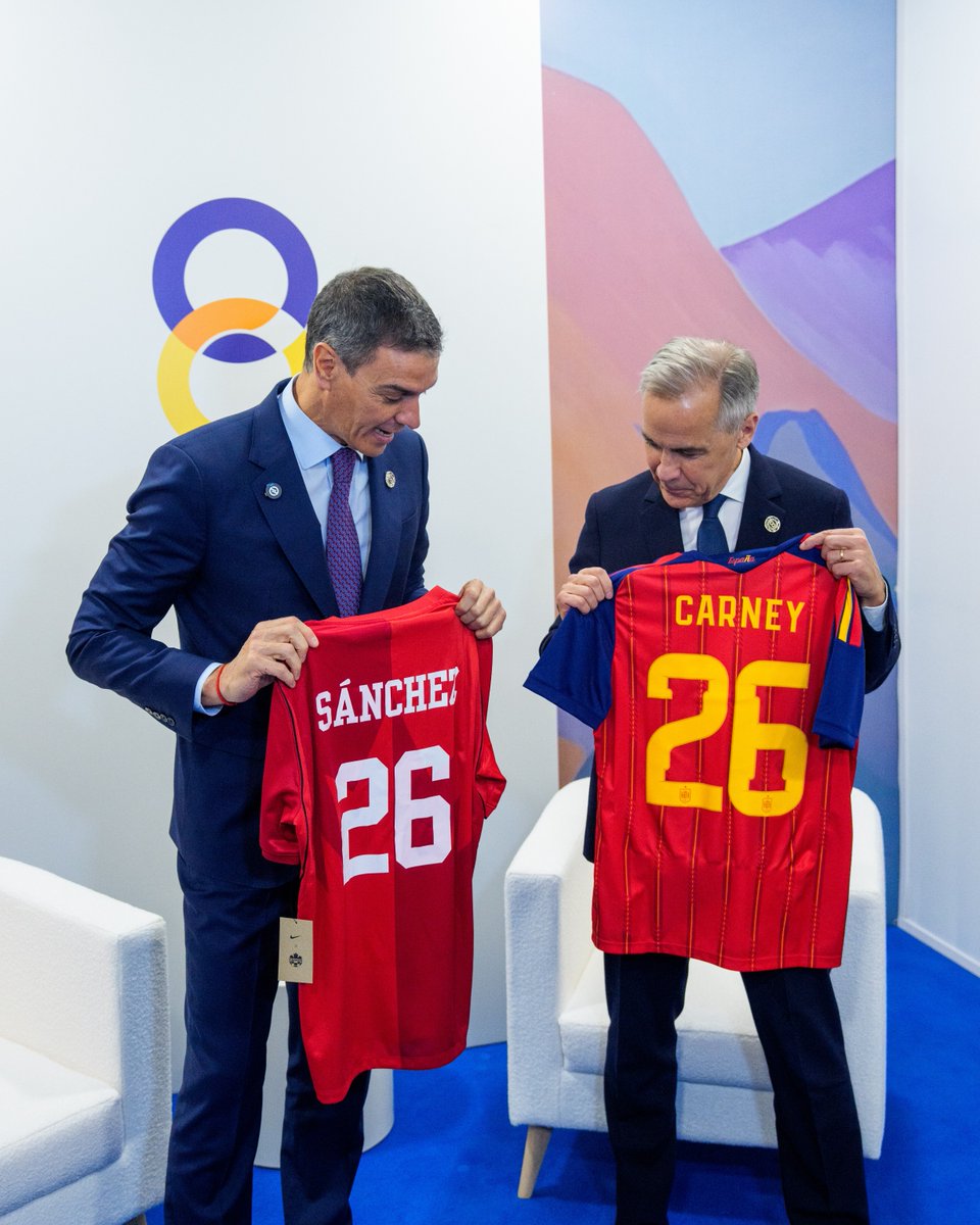 CanadianPM's tweet photo. Today, Prime Minister Carney met with the Prime Minister of Spain, Pedro Sánchez. The leaders discussed strengthening economic ties in defence, energy, and infrastructure, as well as deepening cooperation on AI and digital sovereignty.
 
Meeting summary: https://t.co/LzPXwh3uK0 https://t.co/Sw1KefJOSa