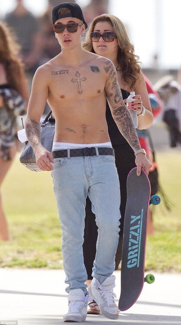 JDBieberDumps's tweet photo. Justin Bieber spotted at Venice Beach in Los Angeles, California
(May 5, 2014) https://t.co/wpxbarFIlN