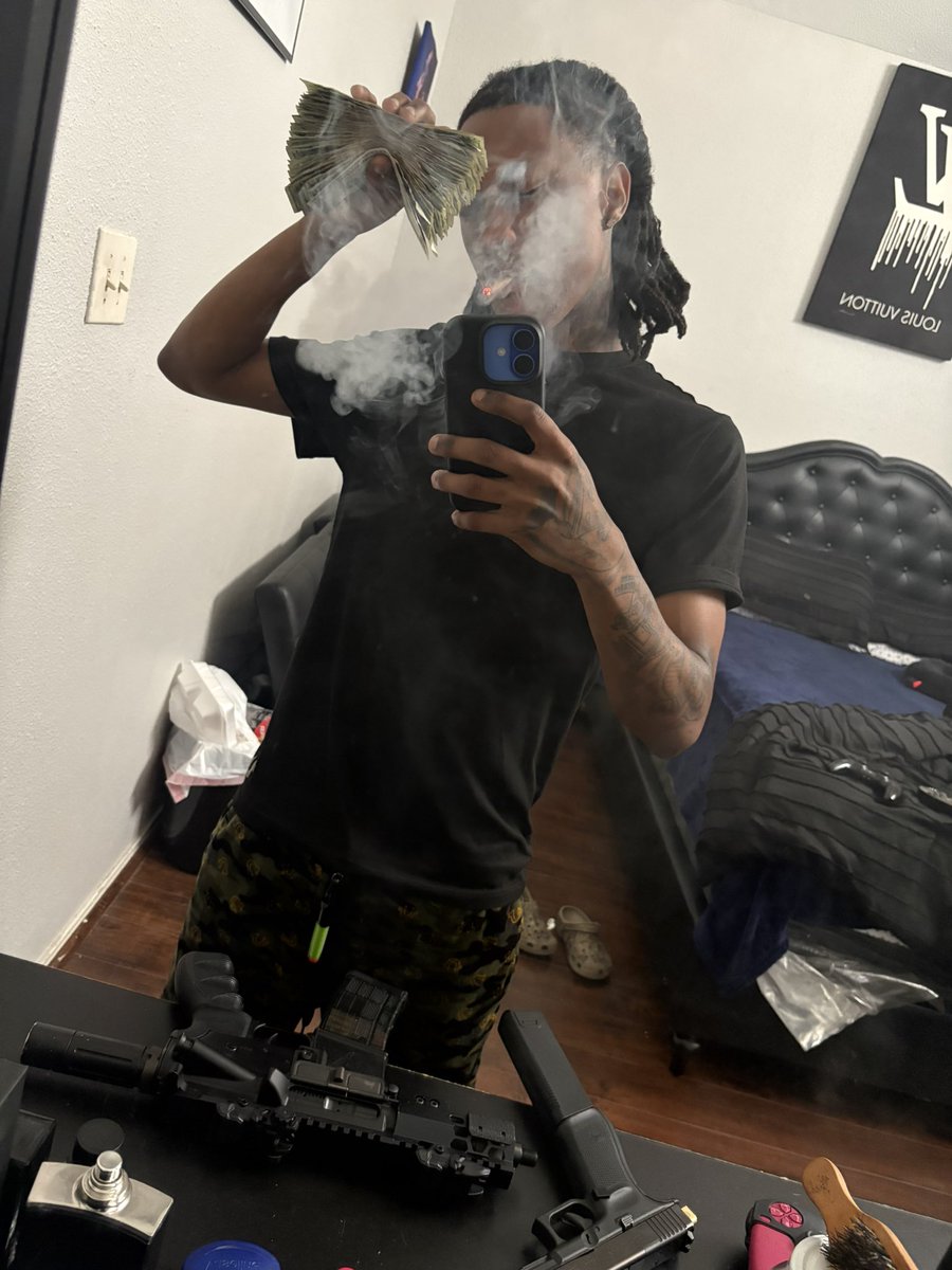 DeeMoney tweet media
