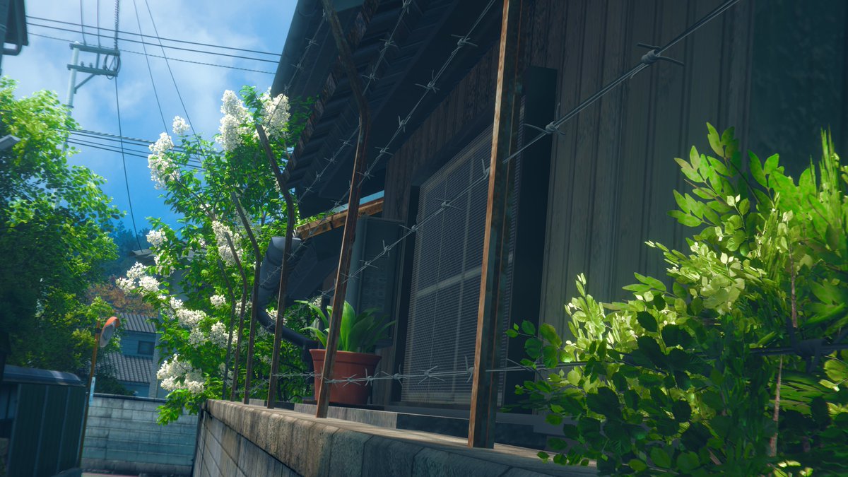 freenyam's tweet image. [That Cloud] by Apathy
いつかの路地
薄っすら汗がにじんだあの日、笑いあったあの日、全てが輝いていたあの日。そんなあの日のワールド。

#VRChat 
#VRChat_world紹介
vrchat.com/home/world/wrl…