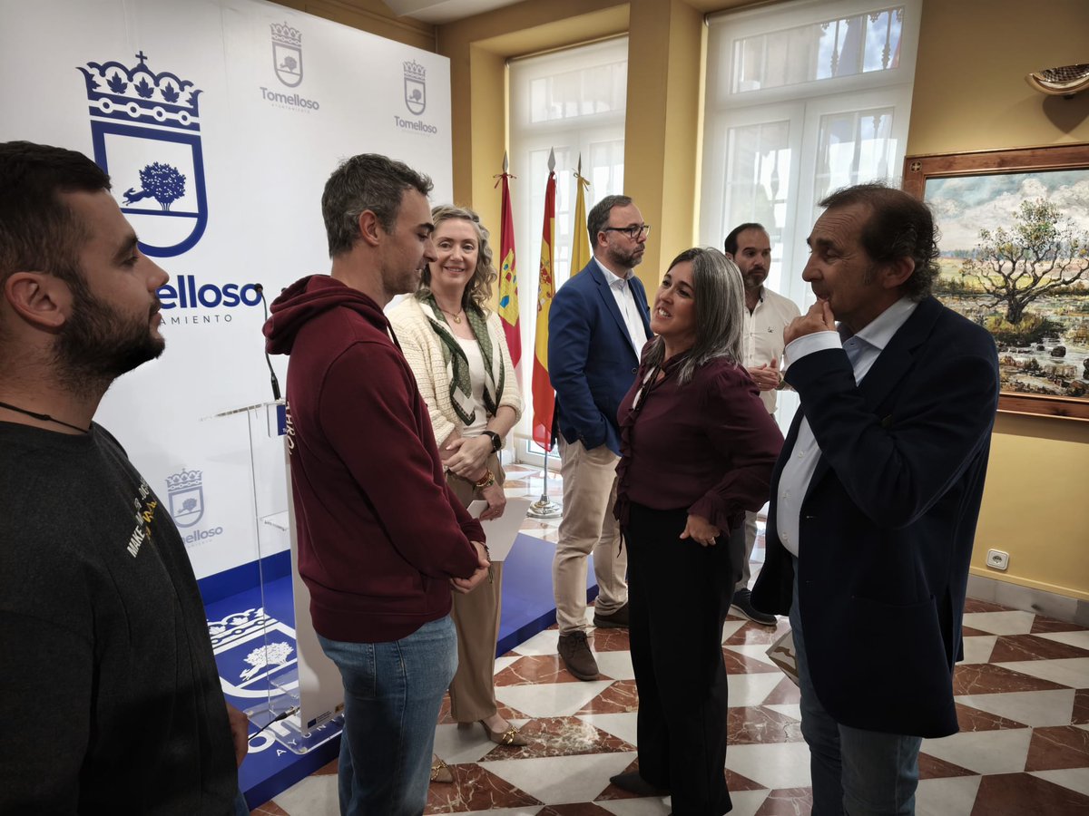 VOXDipuCR's tweet photo. Tomelloso será epicentro nacional del deporte este fin de semana con el #TomellosoThrowdown
@pa_saldanha ha participado en su presentación junto a los concejales de @VoxTomelloso  @ElenaVMvox  y @begrueso, parte del gobierno que está impulsando la ciudad.

Deporte + economía real https://t.co/IPkKu0TCAr