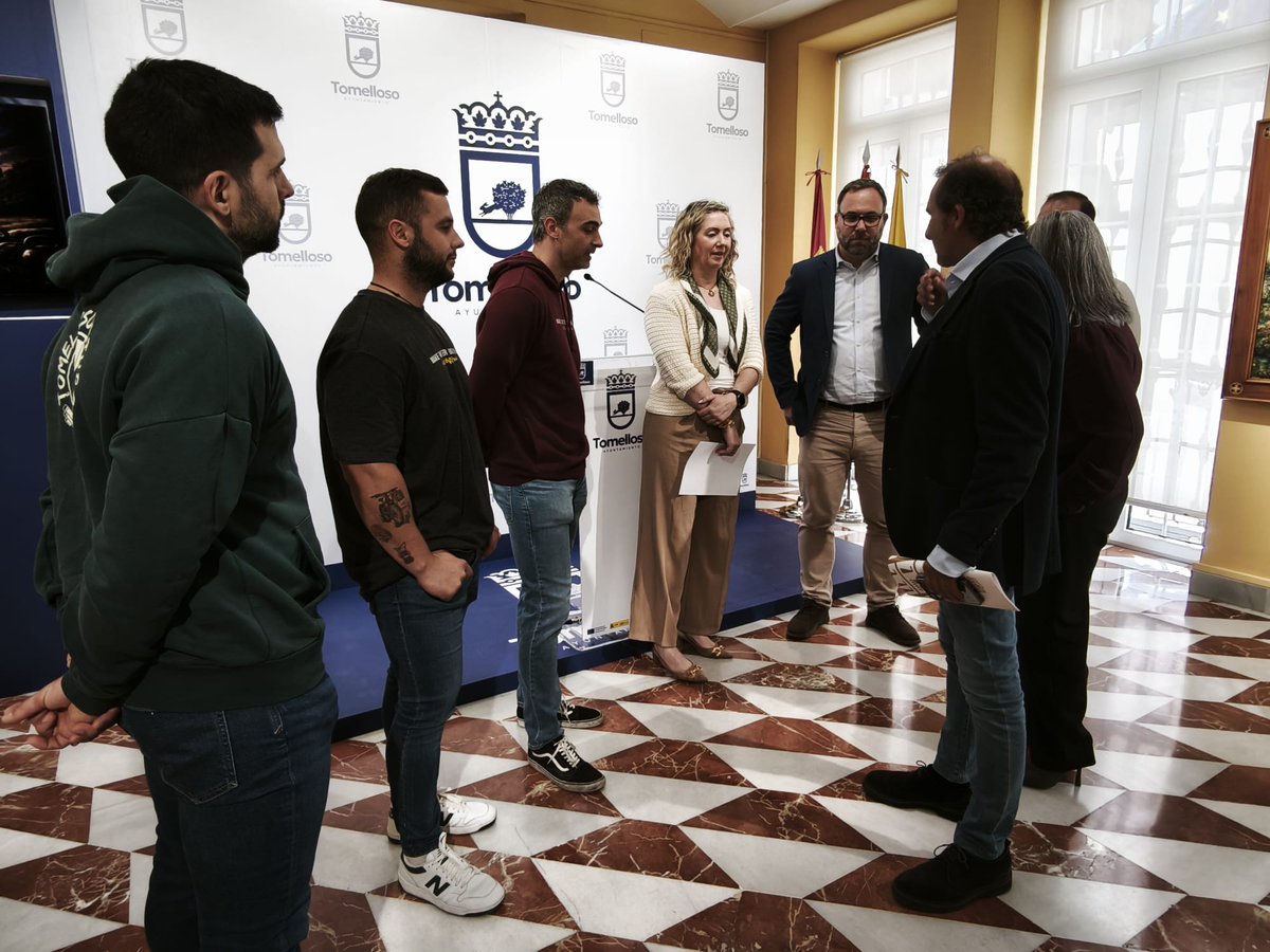 VOXDipuCR's tweet photo. Tomelloso será epicentro nacional del deporte este fin de semana con el #TomellosoThrowdown
@pa_saldanha ha participado en su presentación junto a los concejales de @VoxTomelloso  @ElenaVMvox  y @begrueso, parte del gobierno que está impulsando la ciudad.

Deporte + economía real https://t.co/IPkKu0TCAr