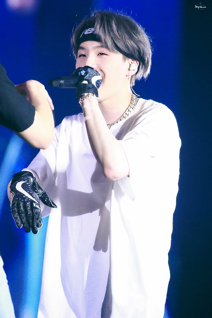 Yunki_Hei's tweet image. [SUGA] 190504 pic 3
🤍
 BTS 2019 WORLD TOUR ‘LOVE YOURSELF: SPEAK YOURSELF’ in LA Rose Bowl D-1

©️_Sugalover_
📸x.com/i/status/11323…
📸x.com/i/status/11249…
📸x.com/i/status/11249…

#SUGA #AgustD #MinYoongi #슈가 #민윤기 #방탄소년단 #BTS #BTS_SYS #BTS_SPEAK_YOURSELF_TOUR
