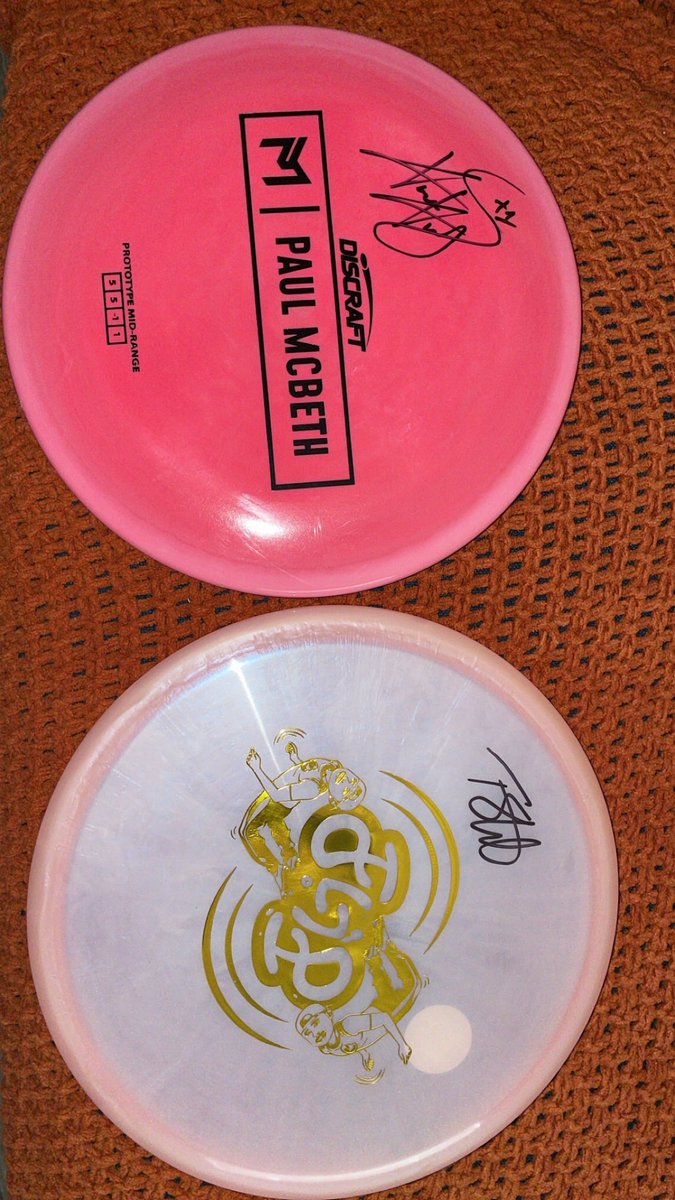 _buip's tweet photo. Trevor Stamp Flip signed by him as well 
+
Konnor Signed Malita 

Appreciate yall @FoundationDG @FDG_trevor &amp; Konman 

(Check out Foundation on WhatNot really friendly and responsive) https://t.co/bgJ8dUvh35