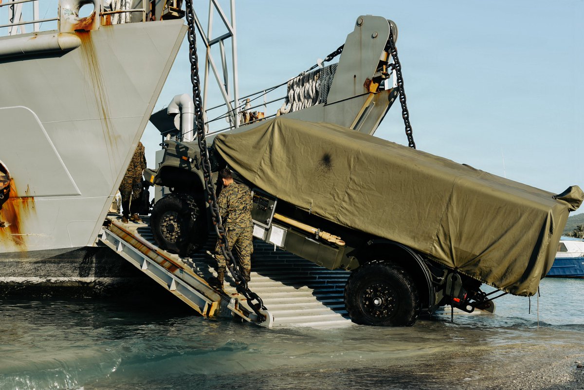 PacificMarines's tweet photo. Prepare to Be Boarded! 🦜🏴‍☠️

#PacificMarines and soldiers with @3d_Marine_Div and #1stMDTF load #M142 #HIMARS and #NMESIS onto a @USArmy #LCU ship during #ExerciseBalikatan at Calayan, Cagayan, #Philippines, May 2, 2026.

📸: Cpl. Ernesto Lagunes | @USMC 

@INDOPACOM @TeamAFP https://t.co/RbGw1S0ZDm