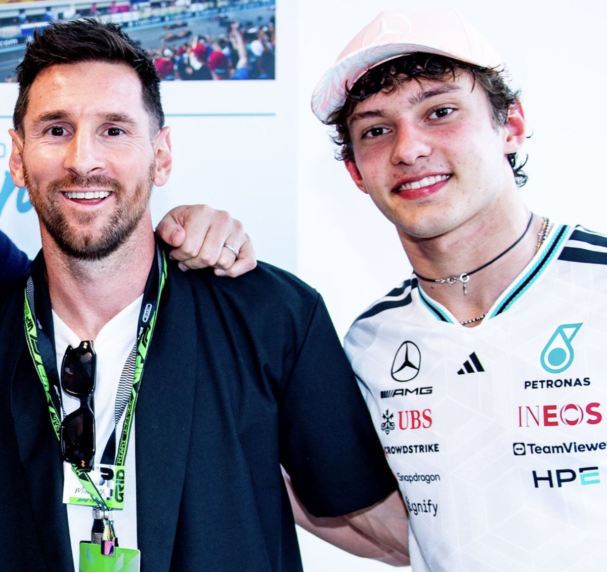 UmaronCars's tweet image. KA UNBELIEVABLE POTENTIAL, HOWEVER NO ONE THOUGHT IN HIS 2ND YEAR NOT JUST BREAKING INSANE RECORDS BUT EASILY BEATING GR WHO MUST BOUNCE BACK AT 🇨🇦!!!!!!

#KimiAntonelli #Antonelli #Mercedes #LandoNorris #Norris #OscarPiastri #Piastri #MiamiGP #Formula1 #F12026 #F1 @MercedesAMGF1